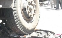 Hai người chết thảm trên đường về đám tang bà