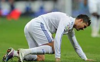 Ronaldo chấn thương, Mourinho lo sót vó
