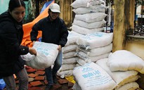 Người dân Trung Quốc đổ sang Lào Cai mua muối iốt