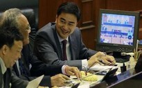 Abhisit “sống sót” sau cuộc bỏ phiếu bất tín nhiệm