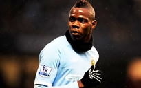 Ném phi tiêu, "siêu quậy" Balotelli bị phạt nặng