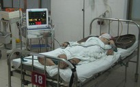 Mưa lốc quật đổ 3 trụ cáp, 1 người chết