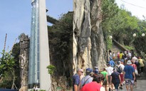 Chuyện "lạ" ở Đà Nẵng: Lên chùa bằng... thang máy!
