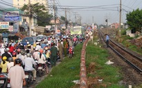 Khẩn trương lắp đặt barie đường sắt
