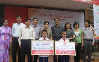 NXB Kim Đồng trao tặng 290 tủ sách cho miền Trung