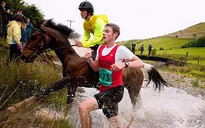 Người chạy đua với ngựa