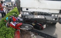 Xe tải đứt thắng, "nuốt" hàng loạt xe máy