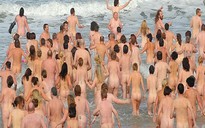 400 người "nuy"tập thể phá kỷ lục thế giới