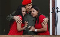 Tổng thống Hugo Chavez bất ngờ về nước