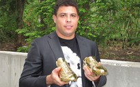 Ngắm giày vàng Nike tặng cho Ro "béo"