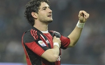 “Vịt con” Pato dập tắt hy vọng của Chelsea