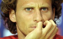 Chiêu mộ Forlan sớm, Inter đá “phản lưới nhà”