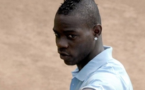 “Ngựa chứng” Balotelli hầu tòa vì mafia