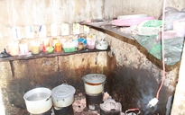 "Kinh hoàng cơm giá rẻ": Kiểm tra quán ăn ở làng ĐH