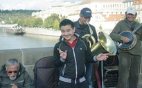 Anh Vũ, Hồng Vân tung tăng châu Âu