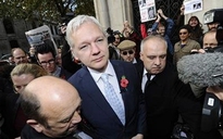 Cha đẻ WikiLeaks bị dẫn độ về Thụy Điển