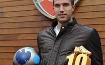 Van Persie lập cú đúp ngoạn mục