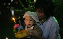 Thái Lan: Loy Krathong lênh đênh trên lũ