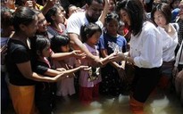 “Để Thủ tướng Yingluck yên”