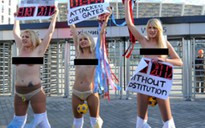 Khỏa thân trước lễ bốc thăm VCK EURO 2012