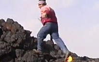 Bước chân trần trên dung nham núi lửa