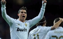 Lập hat-trick, Ronaldo giúp Real bỏ xa Barca 10 điểm