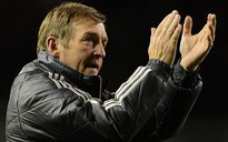 "Vua" Dalglish mất ghế HLV trưởng Liverpool