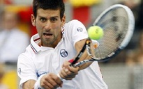 Đến lượt Djokovic thảm bại trên sân đất nện màu xanh