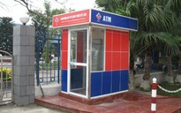 Rút tiền hộ ở ATM, bị giật túi xách