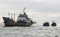 Hải quân cứu 2 tàu ngư dân gặp nạn ở vùng thềm lục địa
