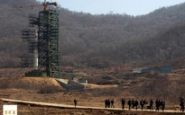 Triều Tiên “lắp vệ tinh lên tên lửa hôm nay”