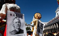 Ecuador: Bố ráp sứ quán bắt Assange là “tự sát”