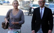 Tìm cựu đệ nhất phu nhân ra… gái mại dâm