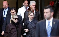 Chuyến rời bệnh viện bí ẩn của bà Clinton