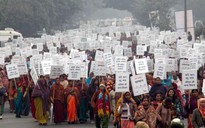 Ấn Độ phát dao để phụ nữ xử yêu râu xanh