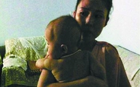 Trung Quốc: Cảnh sát ném bé 7 tháng tuổi nứt sọ