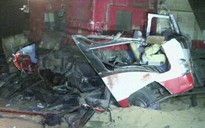 Tàu hỏa tông xe tải, ủi xe buýt, 29 người chết
