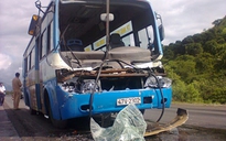 Xe bus tông xe tải mất lái, 9 người bị thương