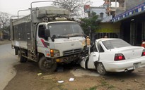 Va xe ô tô, 2 người bị thương nặng