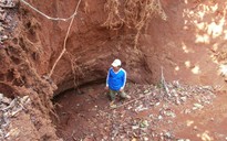 Đất phát nổ, tạo thành hố sâu hơn 5m