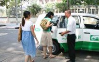 Thưởng nóng tài xế taxi dũng cảm bắt cướp