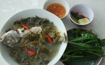 Về Sa Huỳnh ăn canh cá căn nấu với lá giang