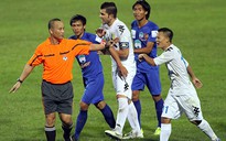 Vòng Eximbank V-League 2013: Bạo lực lấn chuyên môn