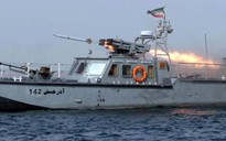 Iran lắp tên lửa lên xuồng cao tốc