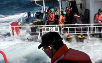 Lật thuyền cứu hộ, 5 người vừa được cứu lại chết