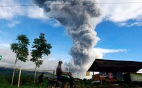 Indonesia: Hơn 10.000 dân sơ tán tránh núi lửa