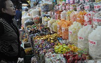Kẹo mứt Trung Quốc tràn ngập các chợ