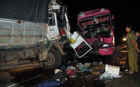 Xe khách tông xe tải, 27 người thương vong