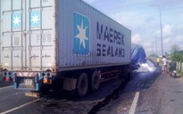 Xe container cắm chặt vào đuôi xe tải