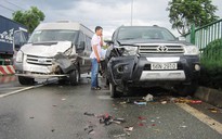 Tai nạn liên hoàn, 5 ô tô sứt đầu, mẻ đuôi